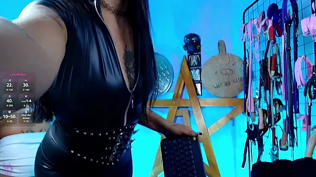 Snapshot of mrGeorgina_clhoe_bdsm chatting on 09.10.25 mrGeorgina clhoe bdsm online show from 09.10.25