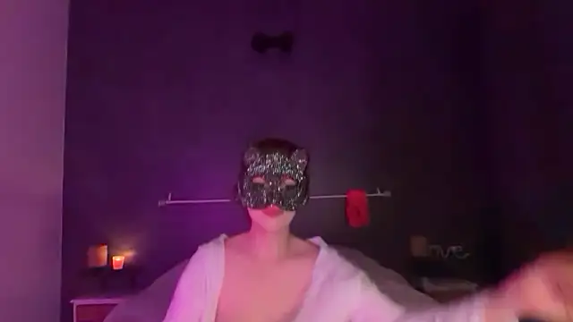 Lunahadidd online show from 04.24.26