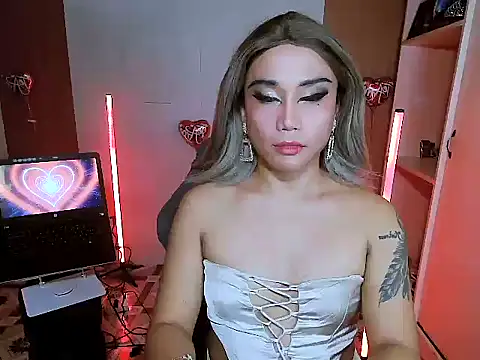 Snapshot of YourNikkieXxx chatting on 02.04.26 YourNikkieXxx online show from 02.04.26