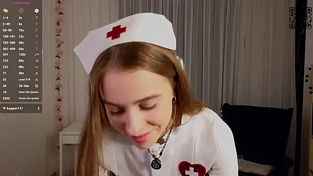 Snapshot of IsobelCashin chatting on 11.27.25 IsobelCashin online show from 11.27.25