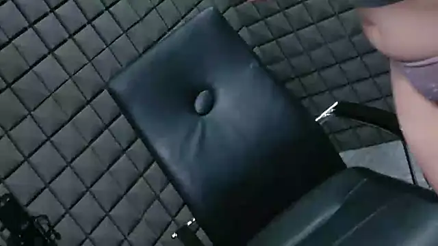 yinyin2kk6 online show from 10.22.25