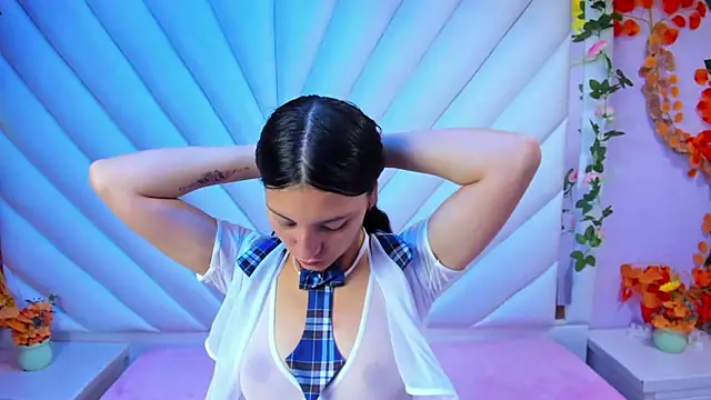  Luna Bennett online show from 10.29.25