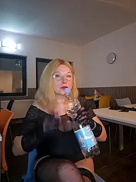 Snapshot of TinaLizxh chatting on 01.10.26 TinaLizxh online show from 01.10.26