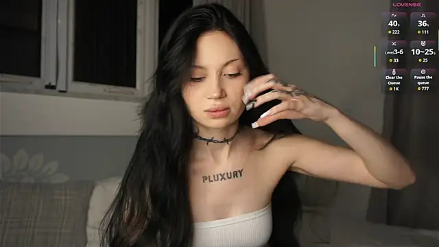 Snapshot of Alice_1n_Wonderland_ chatting on 10.17.25 Alice 1n Wonderland online show from 10.17.25