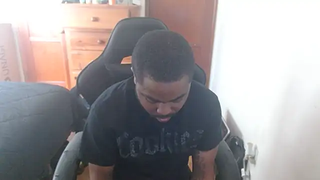 Snapshot of Breadwinnah chatting on 10.02.25 Breadwinnah online show from 10.02.25