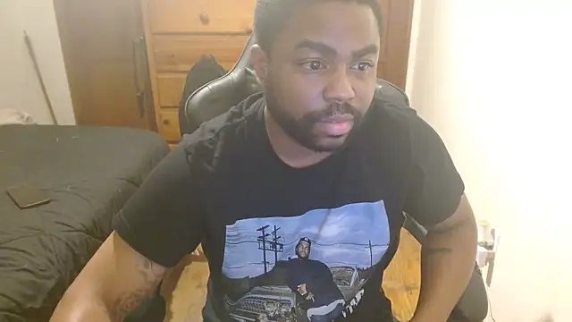 Snapshot of Breadwinnah chatting on 10.21.25 Breadwinnah online show from 10.21.25