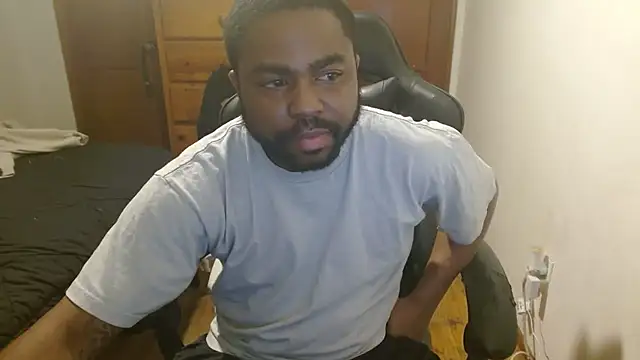 Snapshot of Breadwinnah chatting on 10.22.25 Breadwinnah online show from 10.22.25