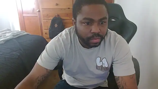 Snapshot of Breadwinnah chatting on 10.22.25 Breadwinnah online show from 10.22.25