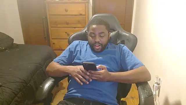 Snapshot of Breadwinnah chatting on 10.24.25 Breadwinnah online show from 10.24.25