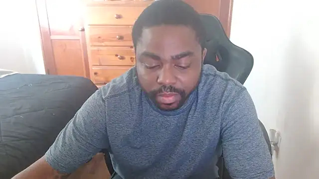 Snapshot of Breadwinnah chatting on 10.26.25 Breadwinnah online show from 10.26.25