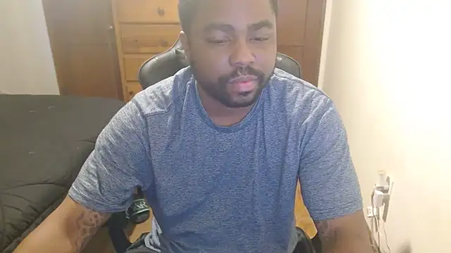 Snapshot of Breadwinnah chatting on 10.27.25 Breadwinnah online show from 10.27.25