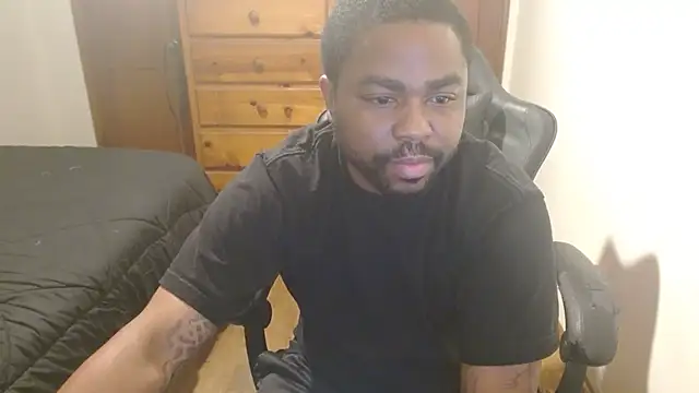 Snapshot of Breadwinnah chatting on 10.28.25 Breadwinnah online show from 10.28.25