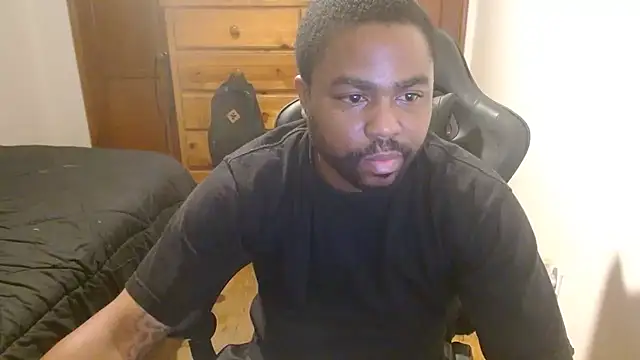 Snapshot of Breadwinnah chatting on 10.29.25 Breadwinnah online show from 10.29.25