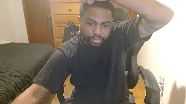 Snapshot of Breadwinnah chatting on 10.30.25 Breadwinnah online show from 10.30.25