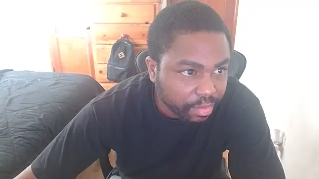 Snapshot of Breadwinnah chatting on 10.31.25 Breadwinnah online show from 10.31.25