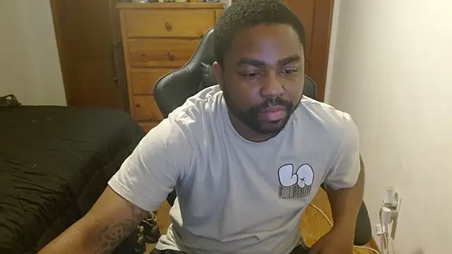 Snapshot of Breadwinnah chatting on 11.02.25 Breadwinnah online show from 11.02.25