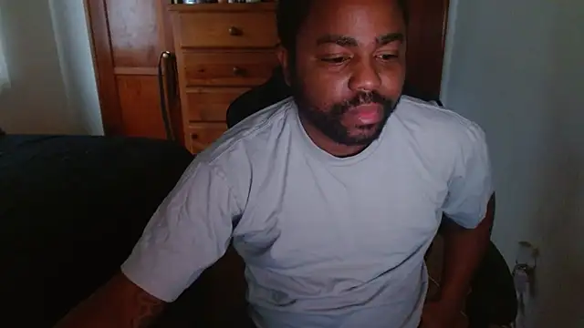 Snapshot of Breadwinnah chatting on 11.04.25 Breadwinnah online show from 11.04.25