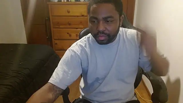 Snapshot of Breadwinnah chatting on 11.09.25 Breadwinnah online show from 11.09.25