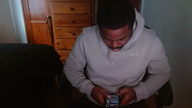 Snapshot of Breadwinnah chatting on 11.10.25 Breadwinnah online show from 11.10.25