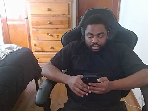 Snapshot of Breadwinnah chatting on 11.12.25 Breadwinnah online show from 11.12.25