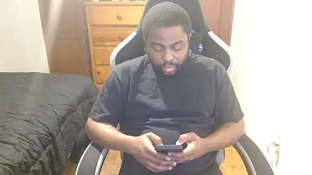 Snapshot of Breadwinnah chatting on 11.16.25 Breadwinnah online show from 11.16.25