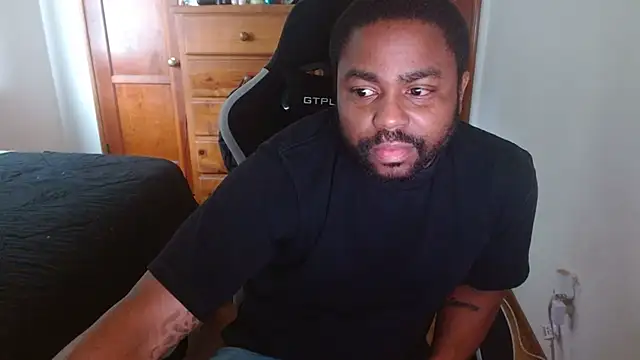 Snapshot of Breadwinnah chatting on 11.16.25 Breadwinnah online show from 11.16.25