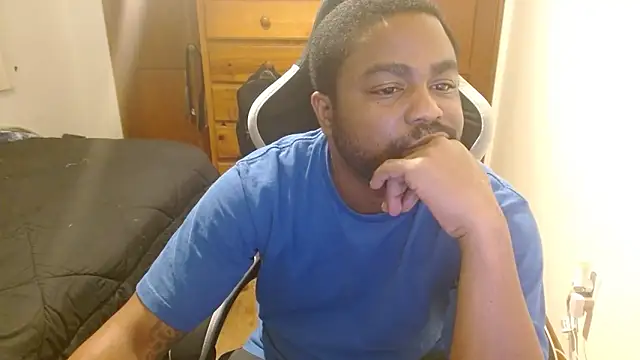 Snapshot of Breadwinnah chatting on 11.22.25 Breadwinnah online show from 11.22.25