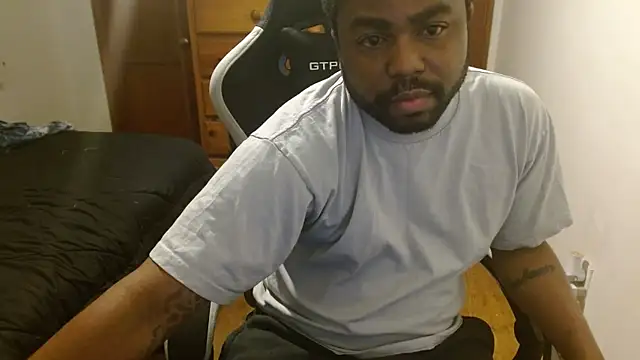 Snapshot of Breadwinnah chatting on 11.23.25 Breadwinnah online show from 11.23.25