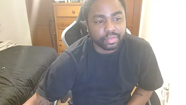 Snapshot of Breadwinnah chatting on 11.26.25 Breadwinnah online show from 11.26.25