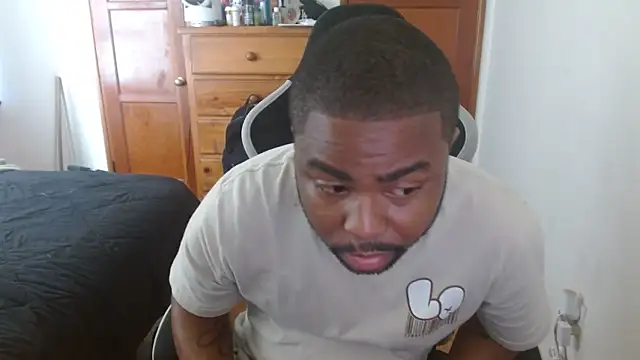 Snapshot of Breadwinnah chatting on 11.26.25 Breadwinnah online show from 11.26.25