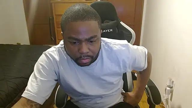 Snapshot of Breadwinnah chatting on 11.29.25 Breadwinnah online show from 11.29.25