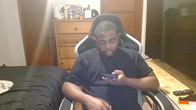 Snapshot of Breadwinnah chatting on 12.17.25 Breadwinnah online show from 12.17.25