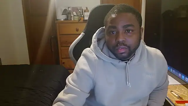 Snapshot of Breadwinnah chatting on 12.18.25 Breadwinnah online show from 12.18.25