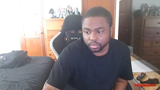 Snapshot of Breadwinnah chatting on 12.19.25 Breadwinnah online show from 12.19.25