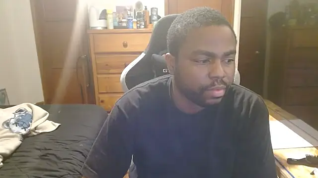 Snapshot of Breadwinnah chatting on 12.23.25 Breadwinnah online show from 12.23.25