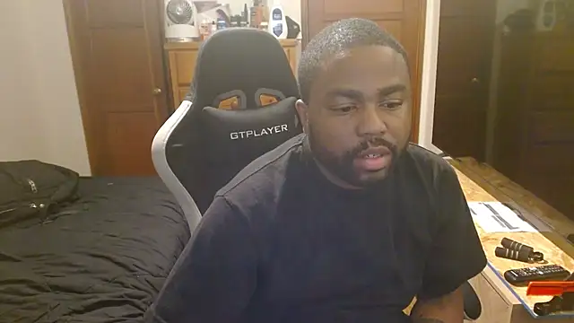 Snapshot of Breadwinnah chatting on 03.31.26 Breadwinnah online show from 03.31.26