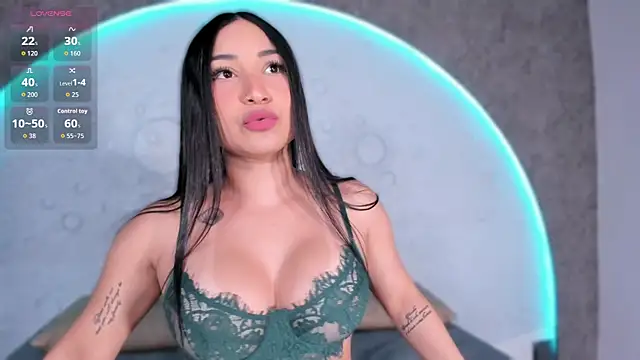 ReinaChloe online show from 09.30.25