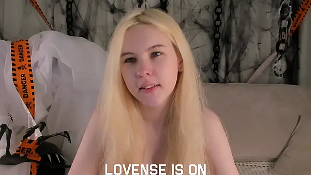 ElizSpieth online show from 11.04.25