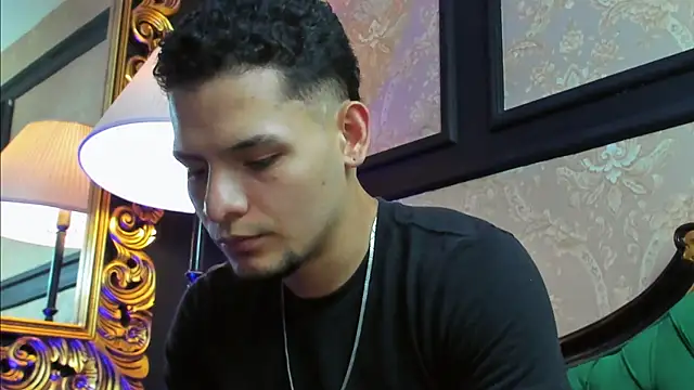 Snapshot of AlessandroKiing chatting on 07.25.26 AlessandroKiing online show from 07.25.26