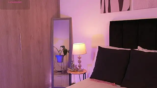 izzyvega   online show from 03.07.26