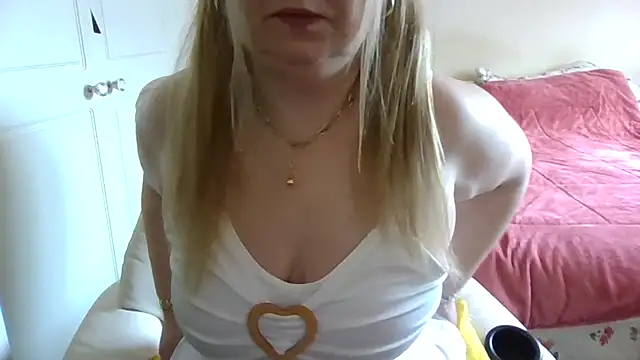 Snapshot of arianamodel4you chatting on 03.24.26 arianamodel4you online show from 03.24.26