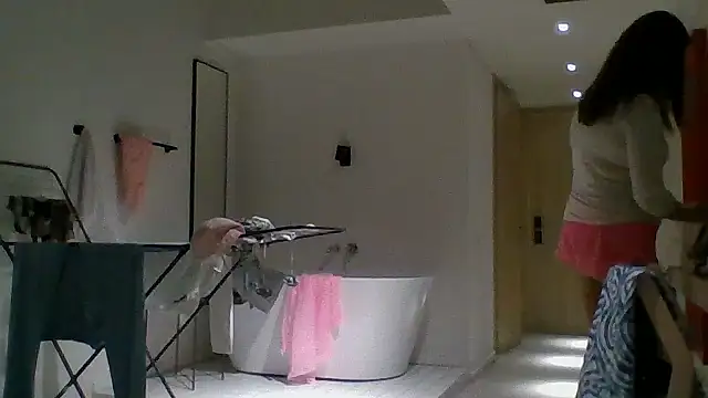 Snapshot of ALICAINWONDERLAND chatting on 09.18.25 ALICAINWONDERLAND online show from 09.18.25