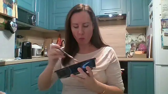 ALICAINWONDERLAND online show from 12.04.25