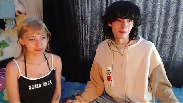 Snapshot of MixiPeach chatting on 05.13.26 MixiPeach online show from 05.13.26