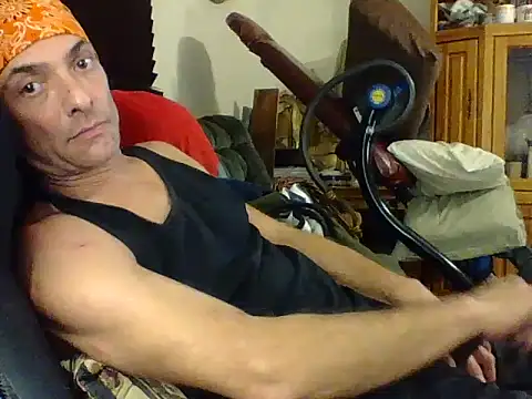 Snapshot of dicinyou80 chatting on 11.23.25 dicinyou80 online show from 11.23.25