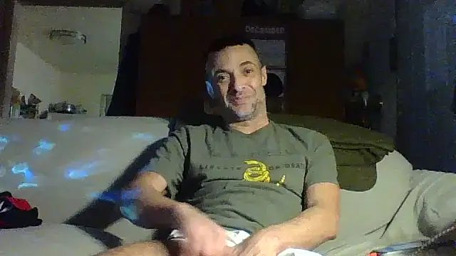 Snapshot of dicinyou80 chatting on 12.23.25 dicinyou80 online show from 12.23.25