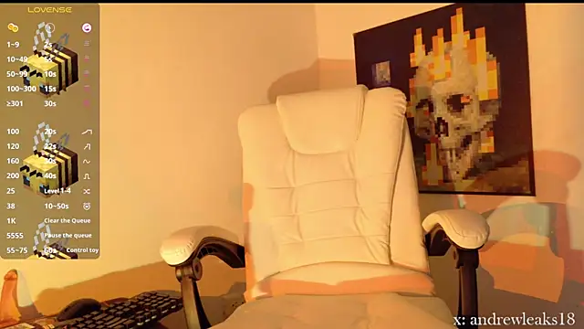 Snapshot of an_drew18 chatting on 10.13.25 an drew18 online show from 10.13.25