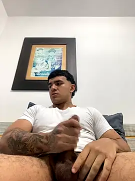 Snapshot of TysonAn chatting on 10.26.25 TysonAn online show from 10.26.25