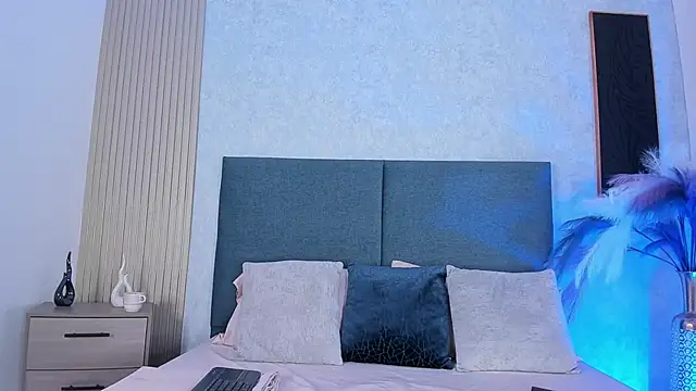 Laura Ivy online show from 02.05.26