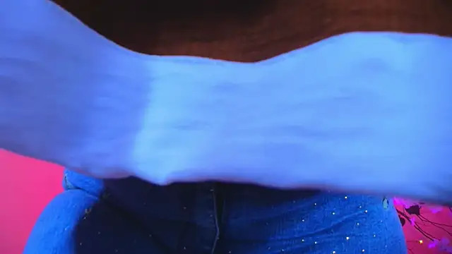 Cristal hott1 online show from 12.13.25